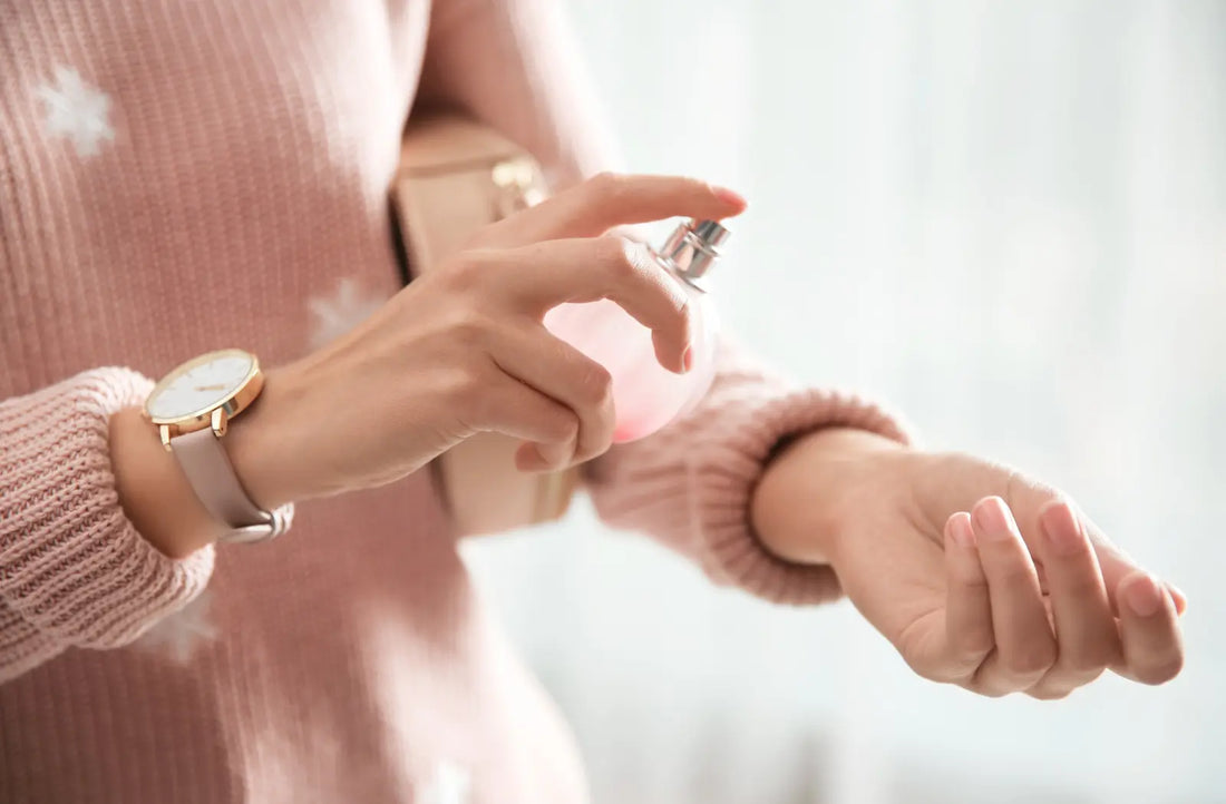 Parfyme dupes guide: Spar tusenvis på luksusdufter i 2025