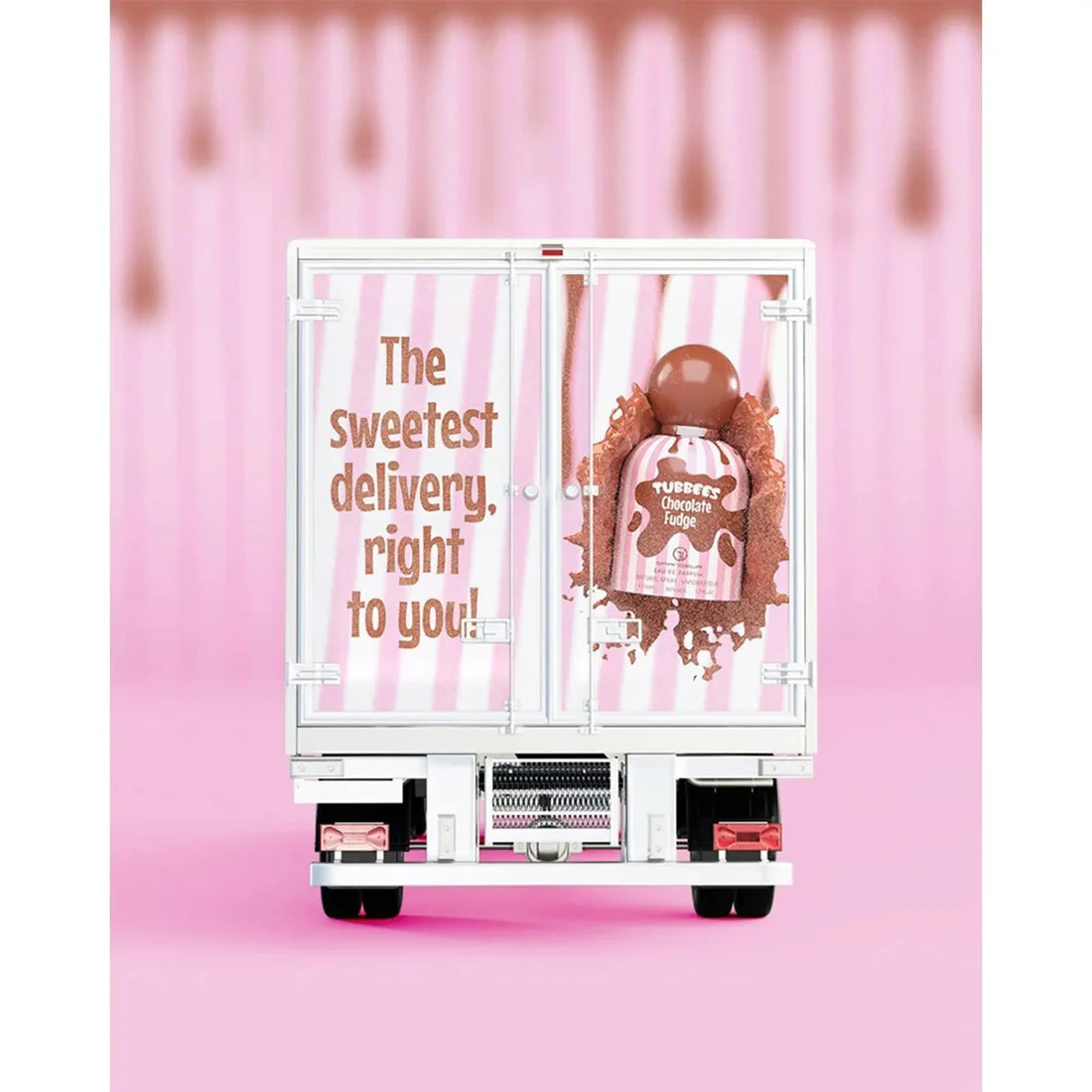 Bilde av Chocolate Fudge Perfume 50ml EDP Tubbees som en reklame på en lastebil