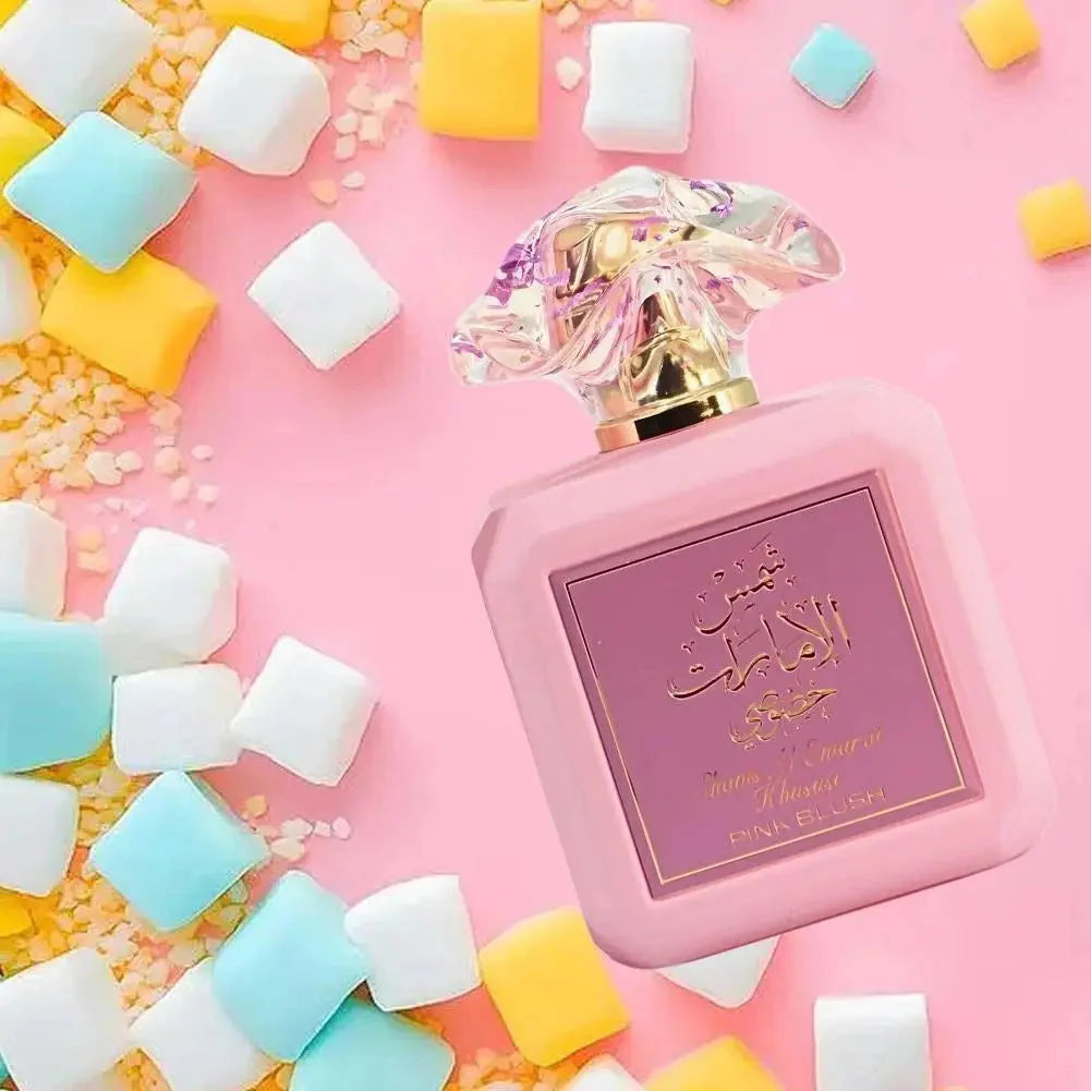 Bilde av parfymeflasken og marsmellow av Pink Blush Shams Al Emarat Khususi Perfume 100ml EDP by Ard Al Zaafaran
